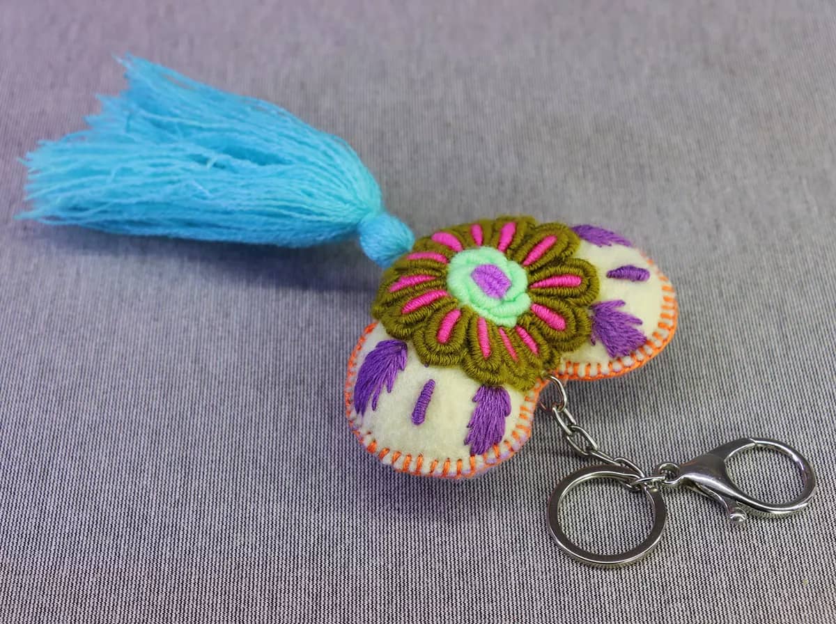 Llaveros De Corazón Bordados Artesanal Llaveros De Moda Regalo - Image 3
