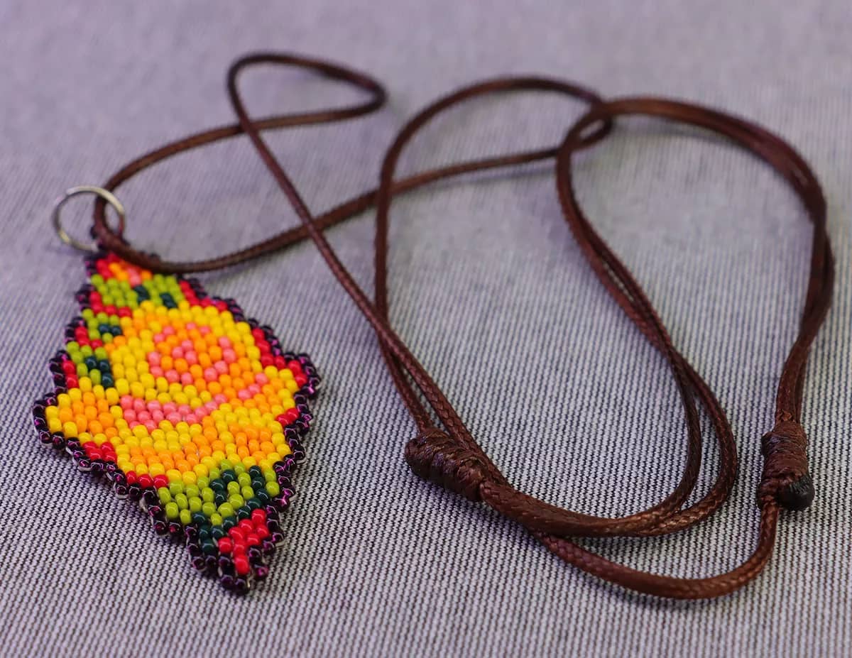 Collar Dije De Flor Rombo Chaquira Collar De Cuentas Huichol - Image 3
