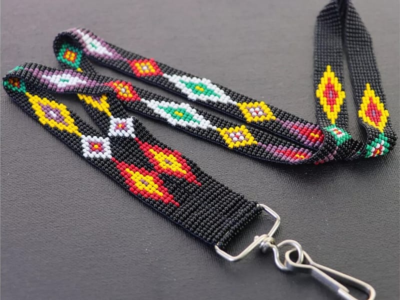 Porta Gafete Lanyard De Mostacillas De Colores Artesanal