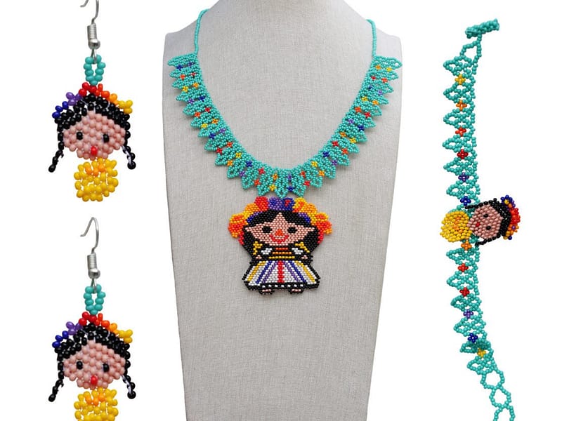 Set Collar De Cuentas Huichol Muñequita Artesanal
