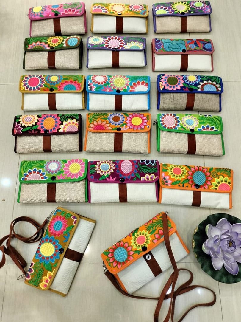 Set De 2 Bolsas Bordadas De Flores Artesanal