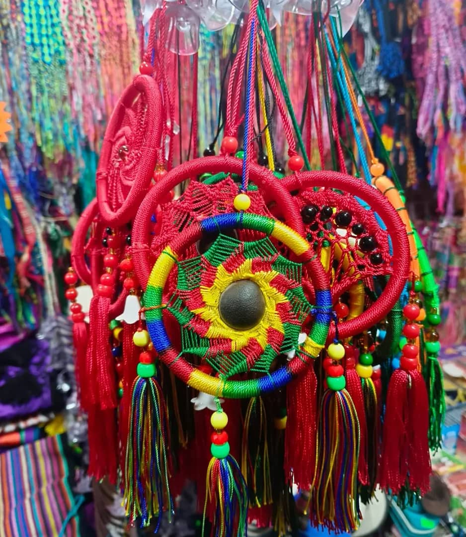 Atrapasueños Bordados Artesanal - Image 2