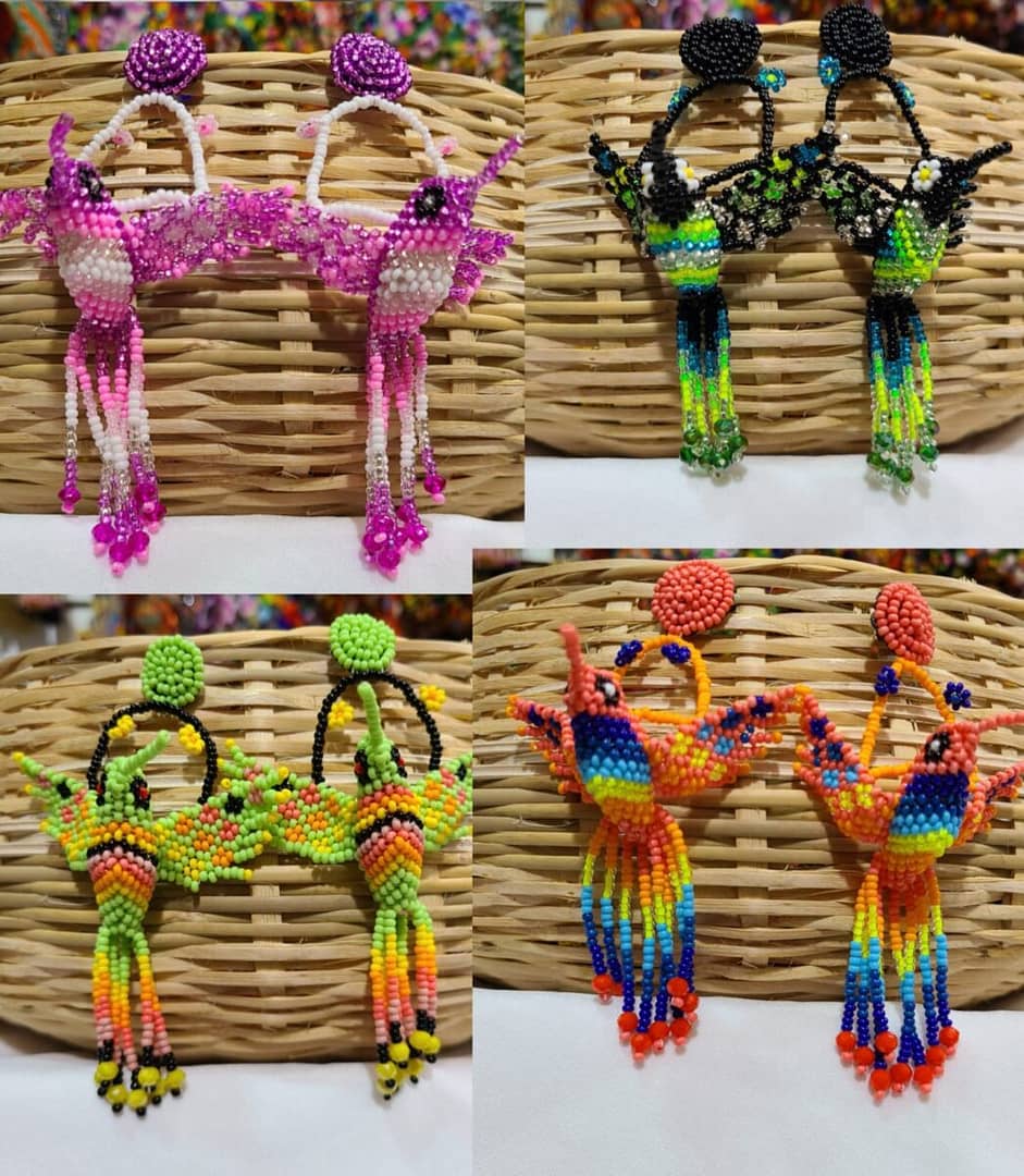 Set De 2 Par De Aretes De Colibrí Chaquira Hecho A Mano